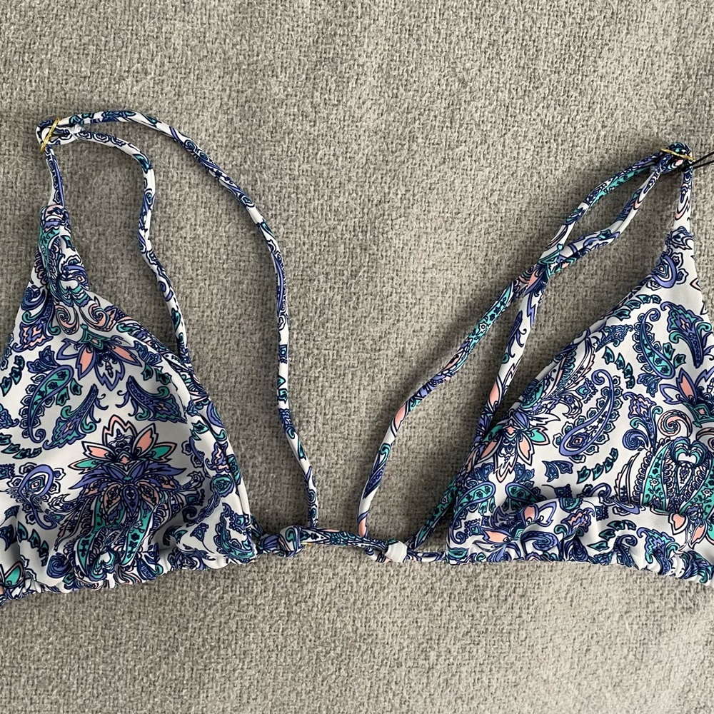 SOLD! NWT Blackbough Swim Liv Top in Paisley